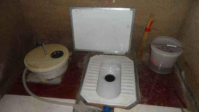 农村改厕是一个旱厕蹲便器能直接在上面安装个坐便器吗？为什么？