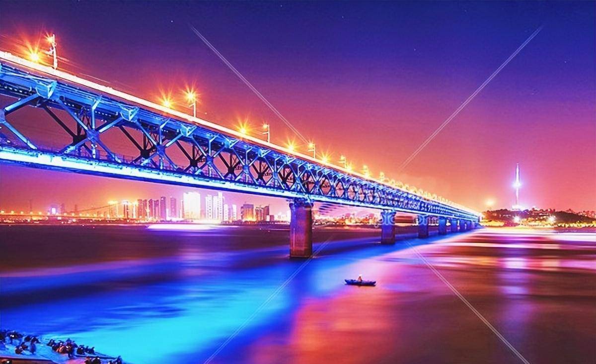 南京华为桥北手机维修
:南京长江大桥比武汉长江大桥长2倍多，为何知名度美誉度不及后者