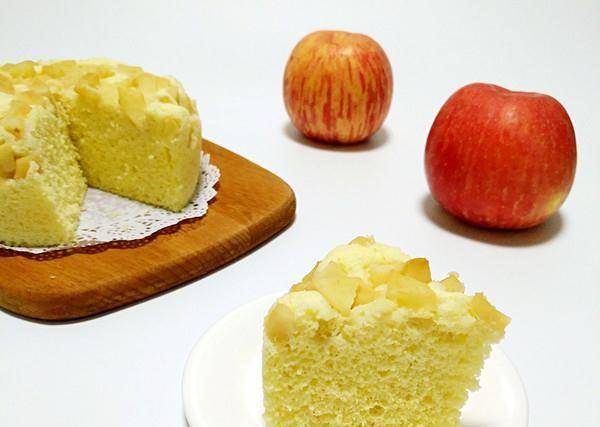 松饼无蛋版苹果:我家蛋糕从不买，5年来一直自己做，不加水和油，上锅一蒸不用烤