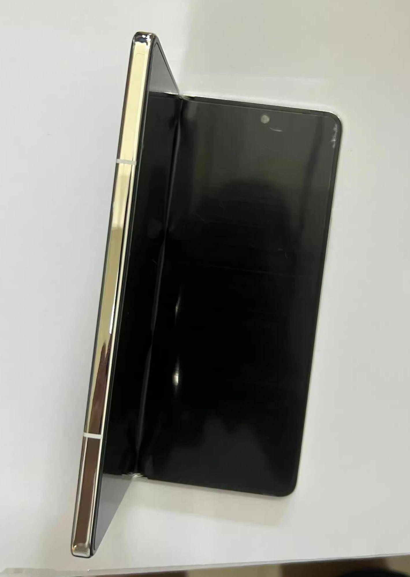 三星p手机:三星 Galaxy Z Fold5 可折叠手机机模照片曝光-第4张图片-太平洋在线下载