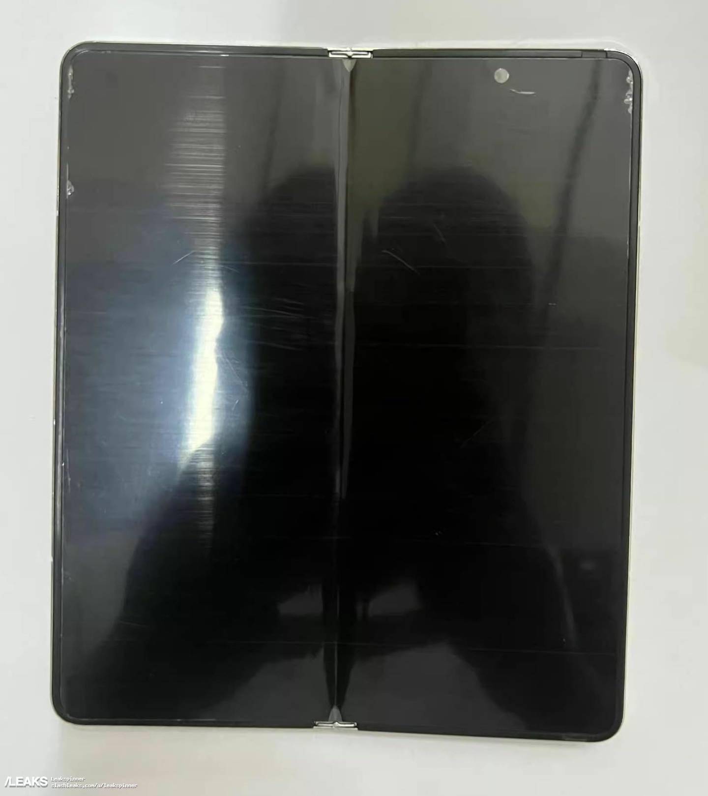 三星p手机:三星 Galaxy Z Fold5 可折叠手机机模照片曝光-第5张图片-太平洋在线下载